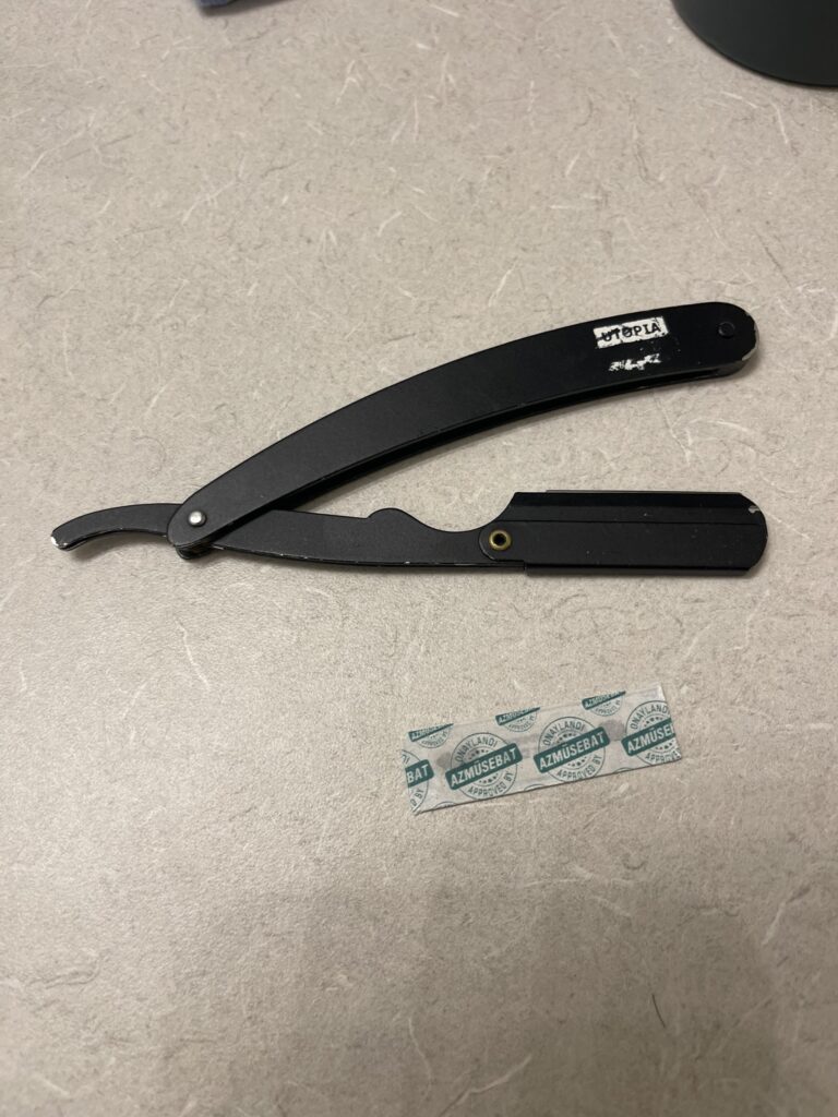 straight razor and blade